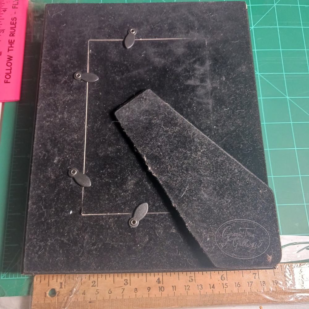 Green Tree Gallery Black Red Distressed Photo Frame Table Easel 9.5x7.5 - Picture 4 of 4